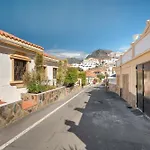 아파트 Las Americas 2 Bedroom Apartment 아데제