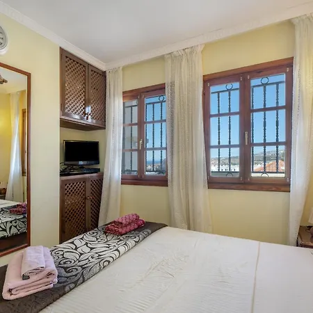 Americas 2 Bedroom *