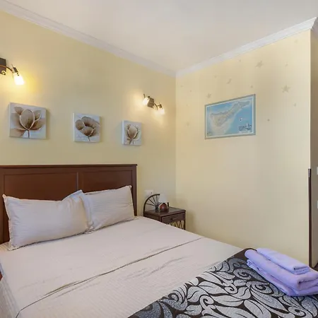 Americas 2 Bedroom