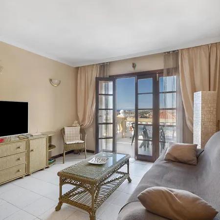 Americas 2 Bedroom 아데제