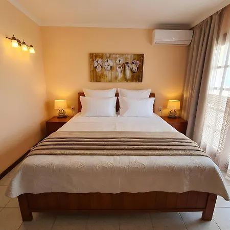 Americas 2 Bedroom 아데제